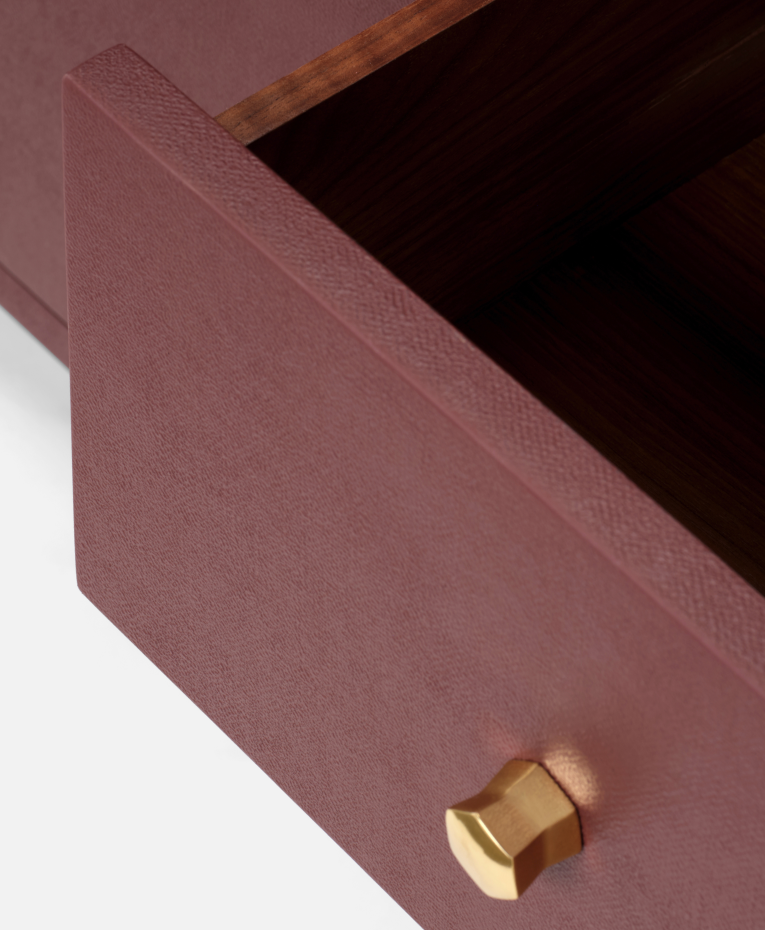 Close-up of Jarin oxblood finish and hardware